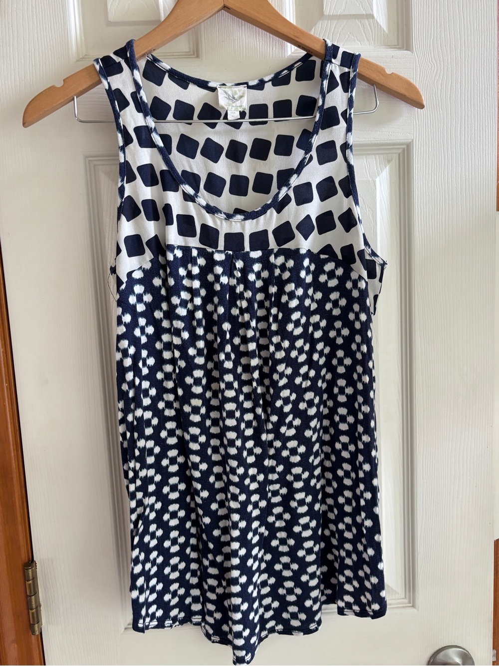 Deletta Navy and White Patterned Sleeveless Tank